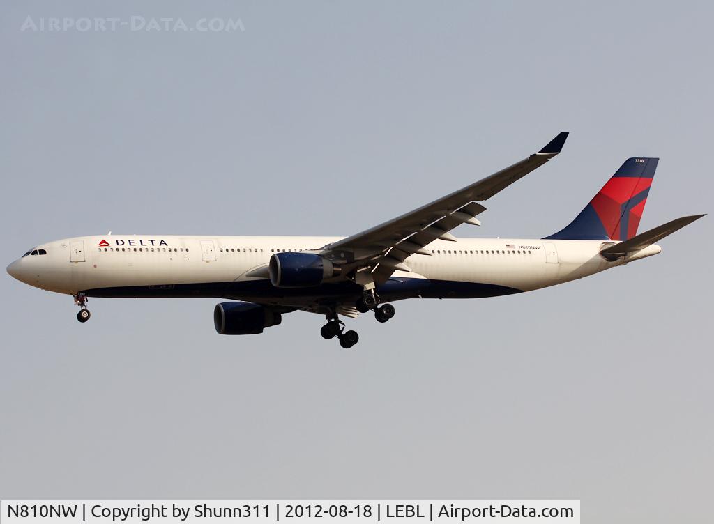 N810NW, 2005 Airbus A330-323 C/N 0674, Landing rwy 25R