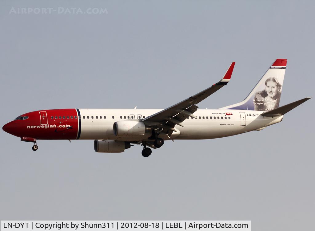 LN-DYT, 2011 Boeing 737-8JP C/N 39048, Landing rwy 25R