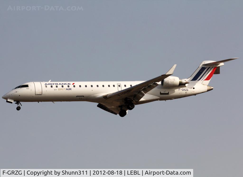 F-GRZG, 2002 Bombardier CRJ-701 (CL-600-2C10) Regional Jet C/N 10037, Landing rwy 25R in new Air France c/s