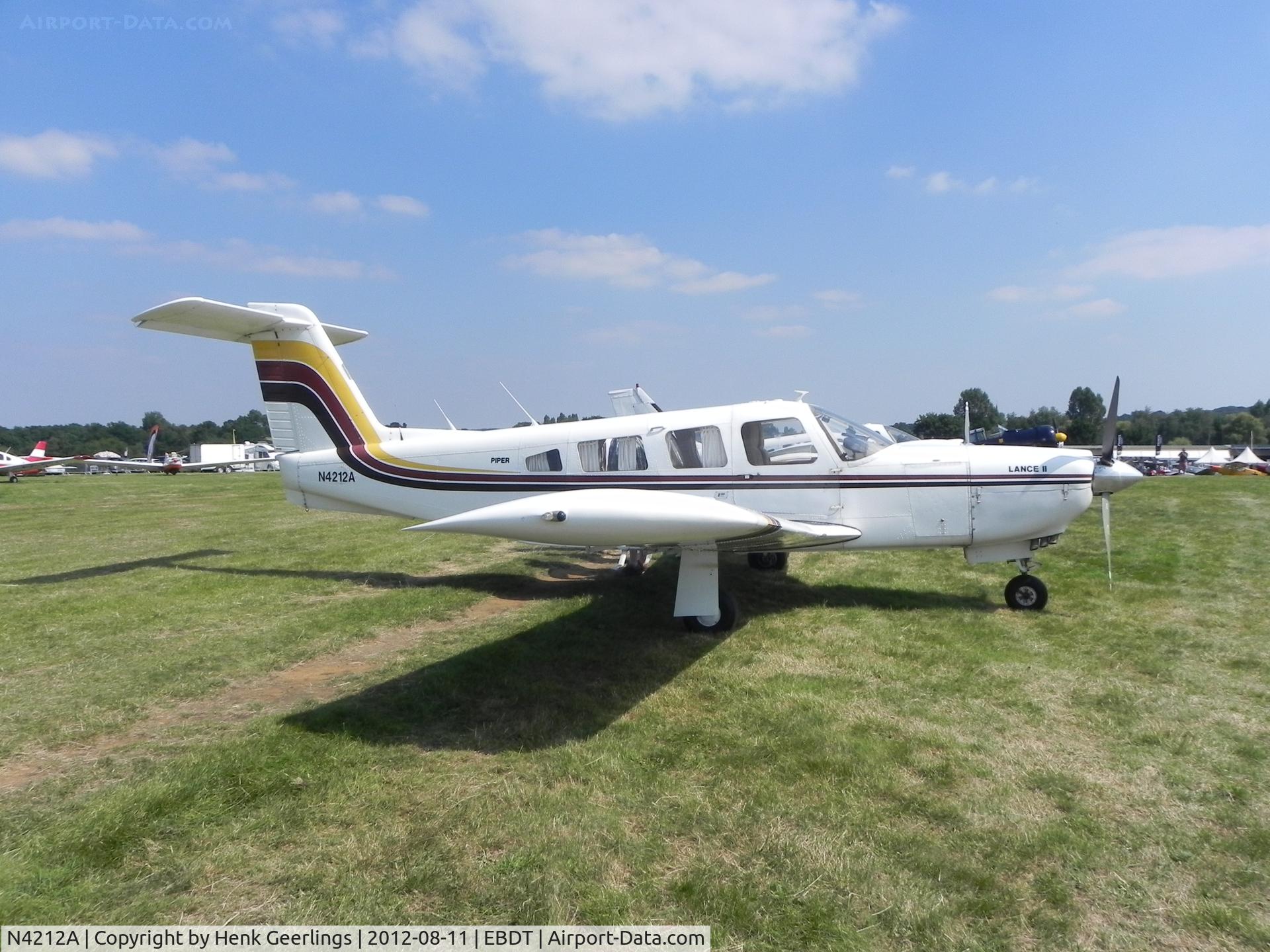 N4212A, 1978 Piper PA-32RT-300 Lance II C/N 32R-7885198, Oldtimer Fly In , Schaffen Diest , Belgium , Aug 2012 

Piper Lance II