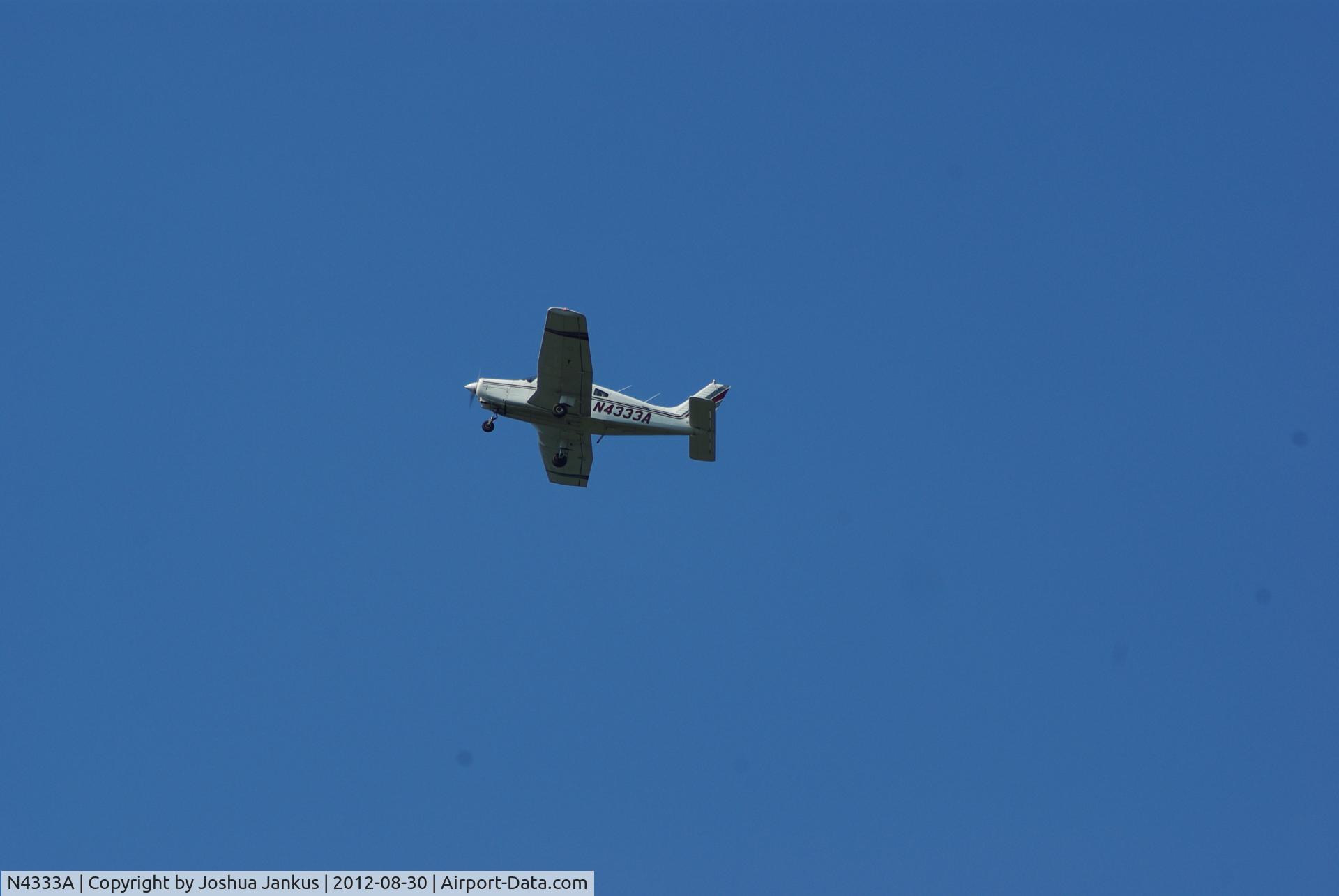 N4333A, 1983 Piper PA-28-161 C/N 28-8416037, Low altitude fly-over.