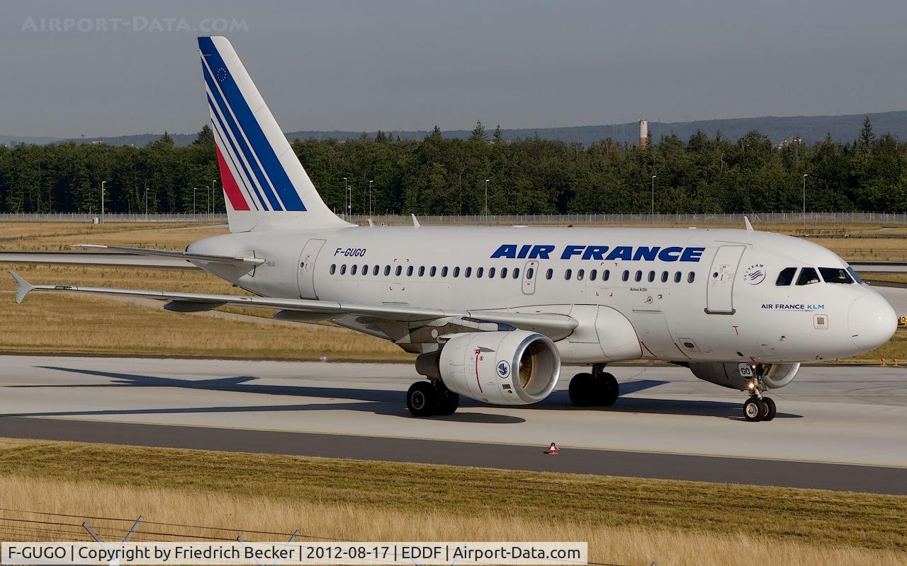 F-GUGO, 2006 Airbus A318-111 C/N 2951, taxying to the gate