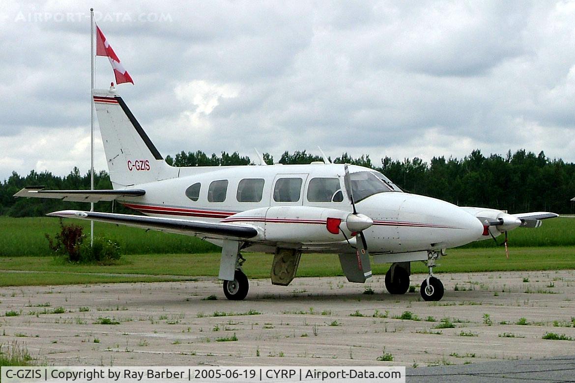 C-GZIS, 1968 Piper PA-31 Turbo Navajo C/N 31-316, Piper PA-31-300 Navajo [31-316] Ottawa-Carp~C 19/06/2005