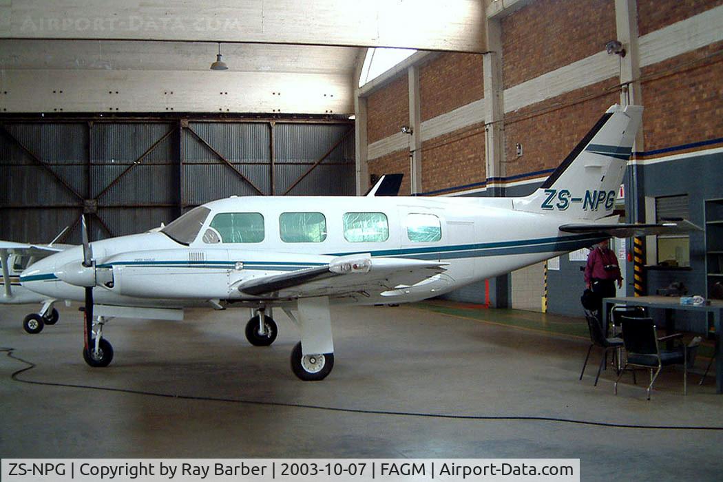 ZS-NPG, Piper PA-31-325 Navajo C/R C/N 317912092, Piper PA-31-325 Navajo C/R [31-7912092] Rand~ZS 07/10/2003