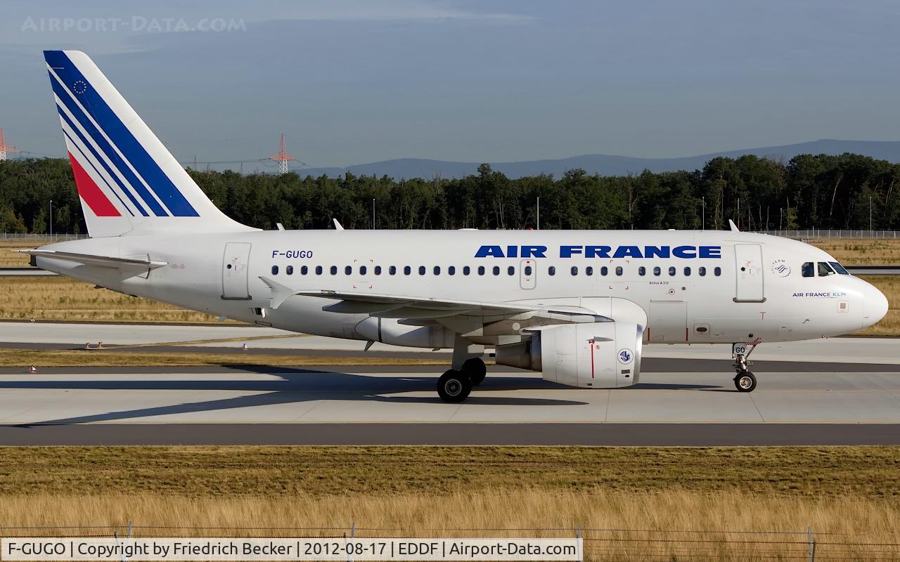 F-GUGO, 2006 Airbus A318-111 C/N 2951, taxying to the gate