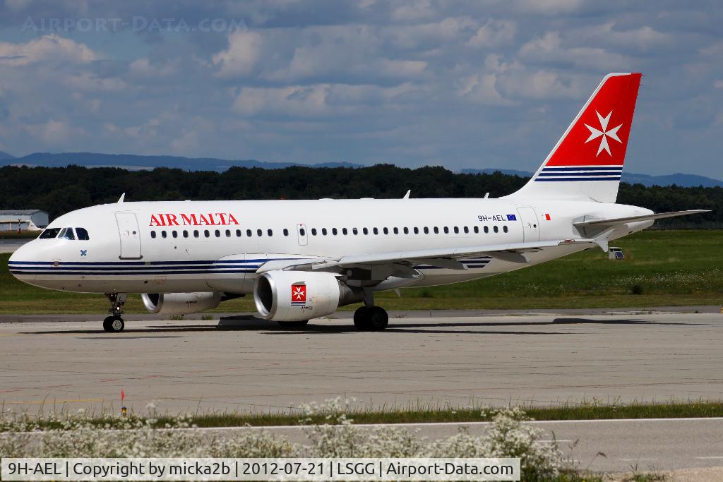 9H-AEL, 2004 Airbus A319-111 C/N 2332, Taxiing