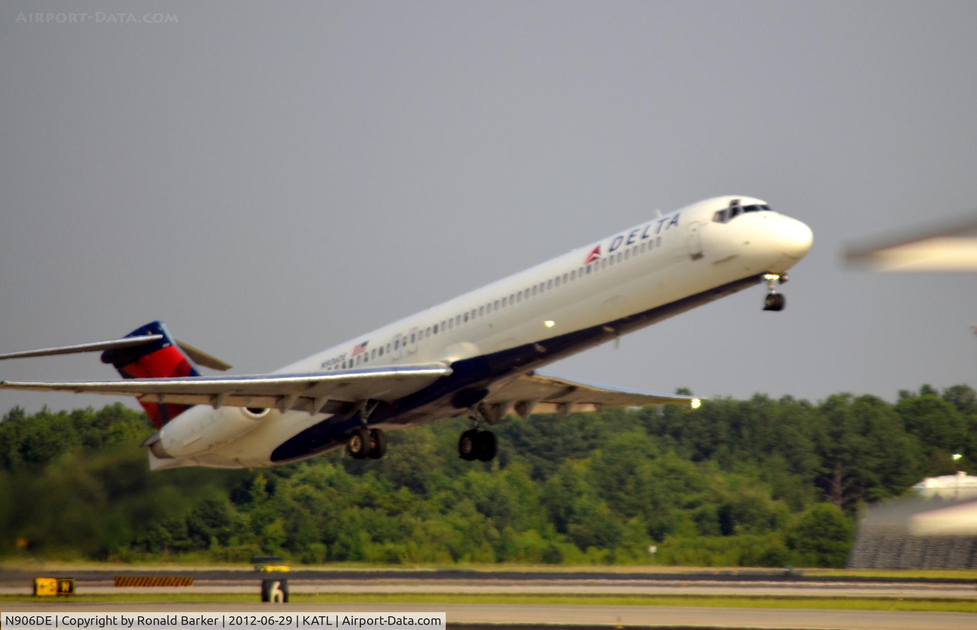 N906DE, 1992 McDonnell Douglas MD-88 C/N 53415, Takeoff ATL