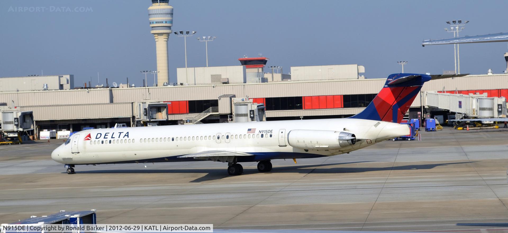 N915DE, 1993 McDonnell Douglas MD-88 C/N 53420, Taxi ATL