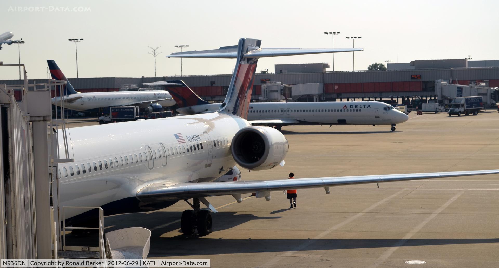 N936DN, 1996 McDonnell Douglas MD-90-30 C/N 53461, Atlanta