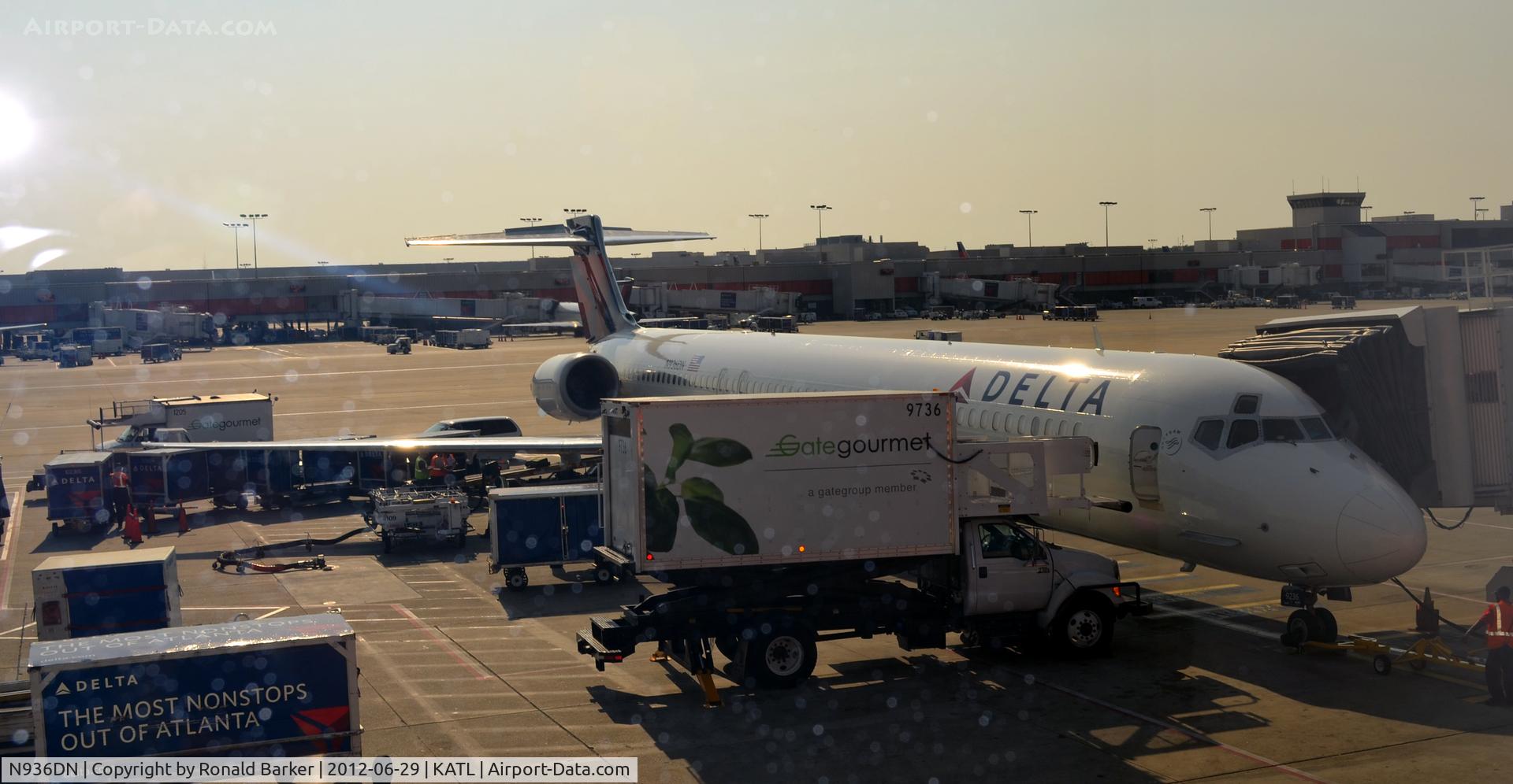 N936DN, 1996 McDonnell Douglas MD-90-30 C/N 53461, Atlanta