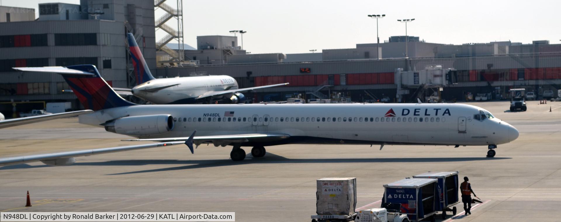 N948DL, 1989 McDonnell Douglas MD-88 C/N 49879, Taxi ATL