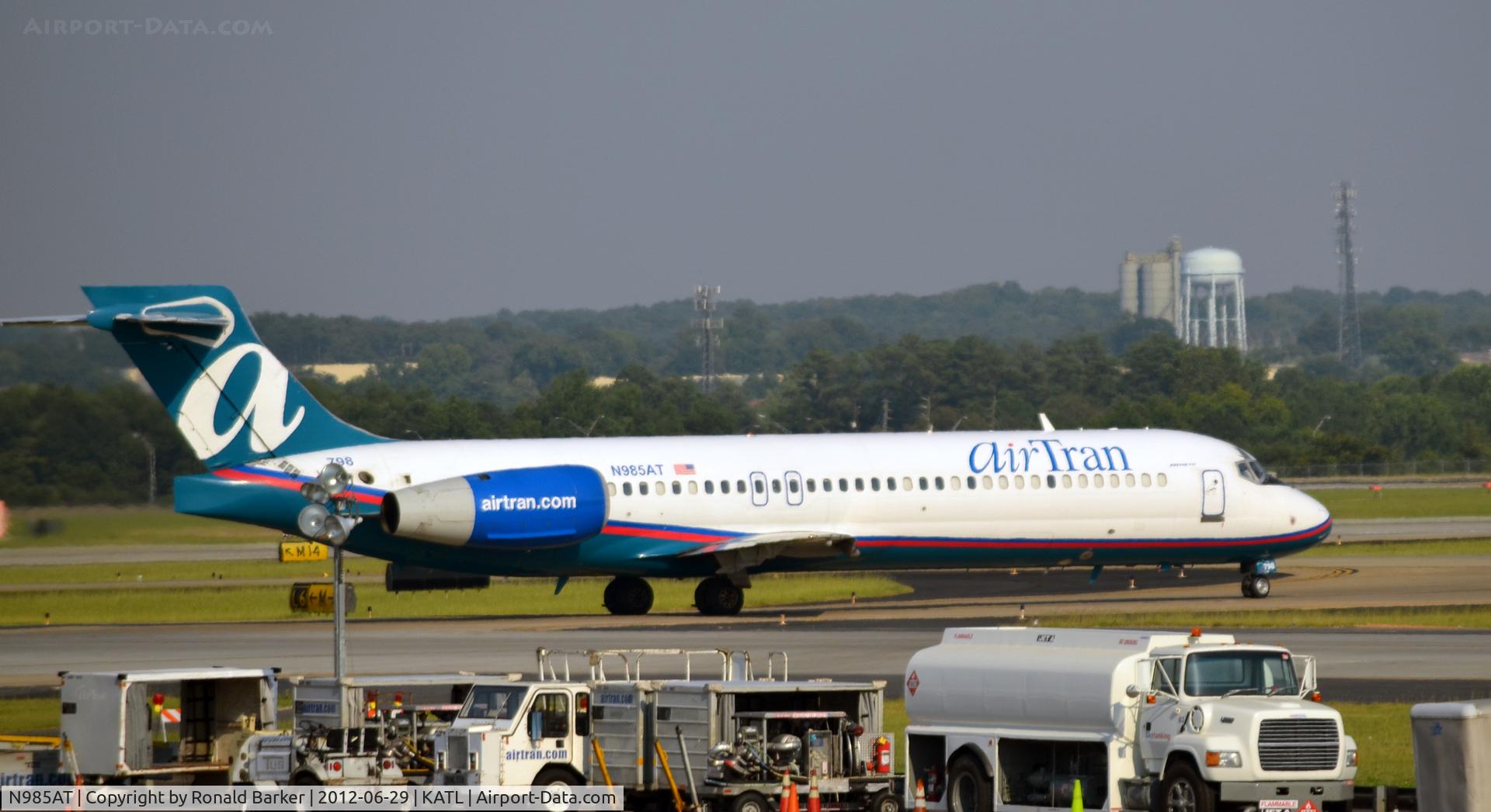 N985AT, 2001 Boeing 717-200 C/N 55090, Taxi ATL