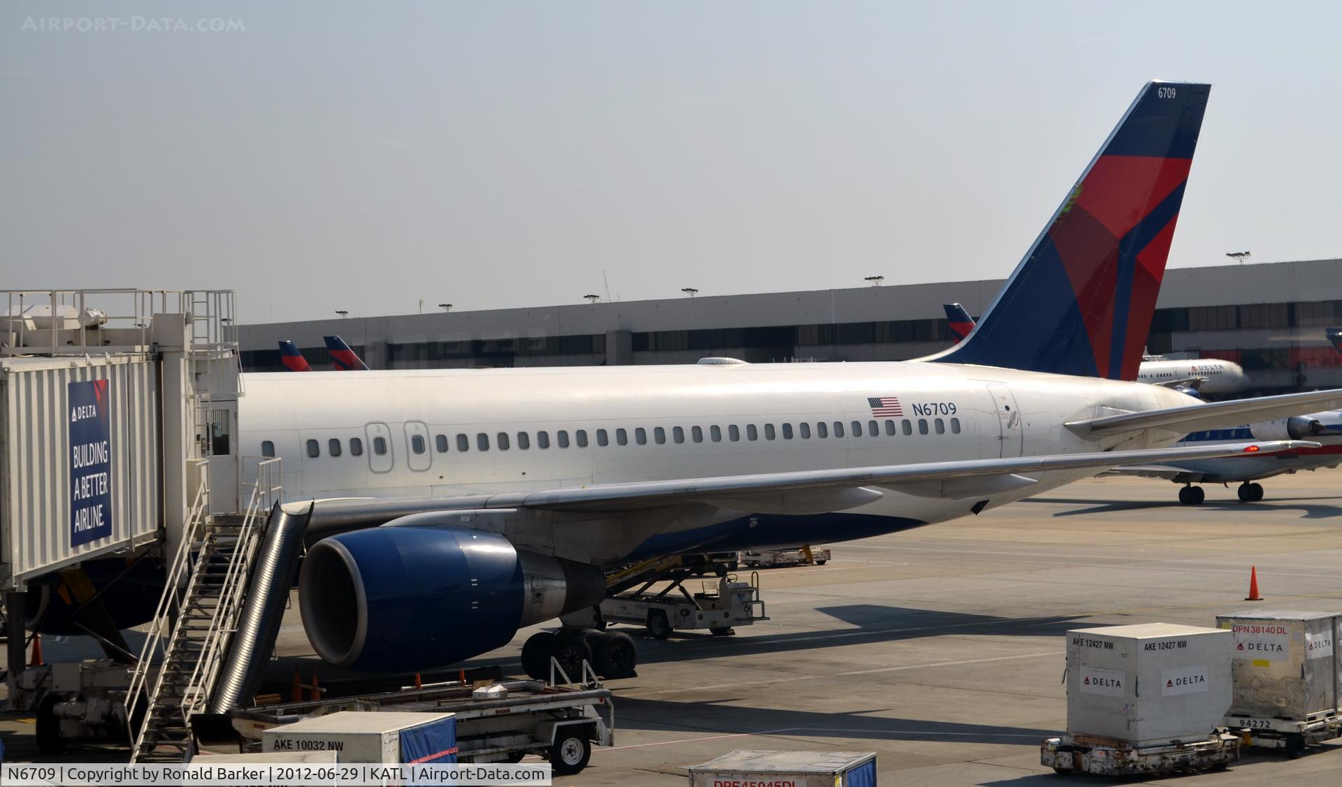 N6709, 2000 Boeing 757-232 C/N 30481, Atlanta