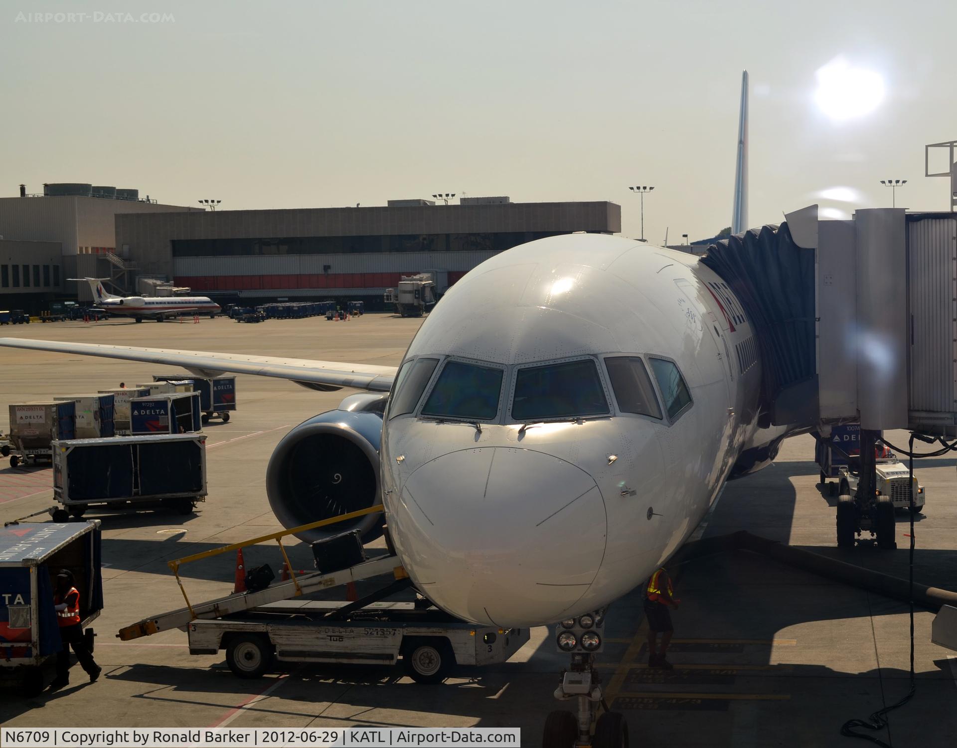 N6709, 2000 Boeing 757-232 C/N 30481, Atlanta