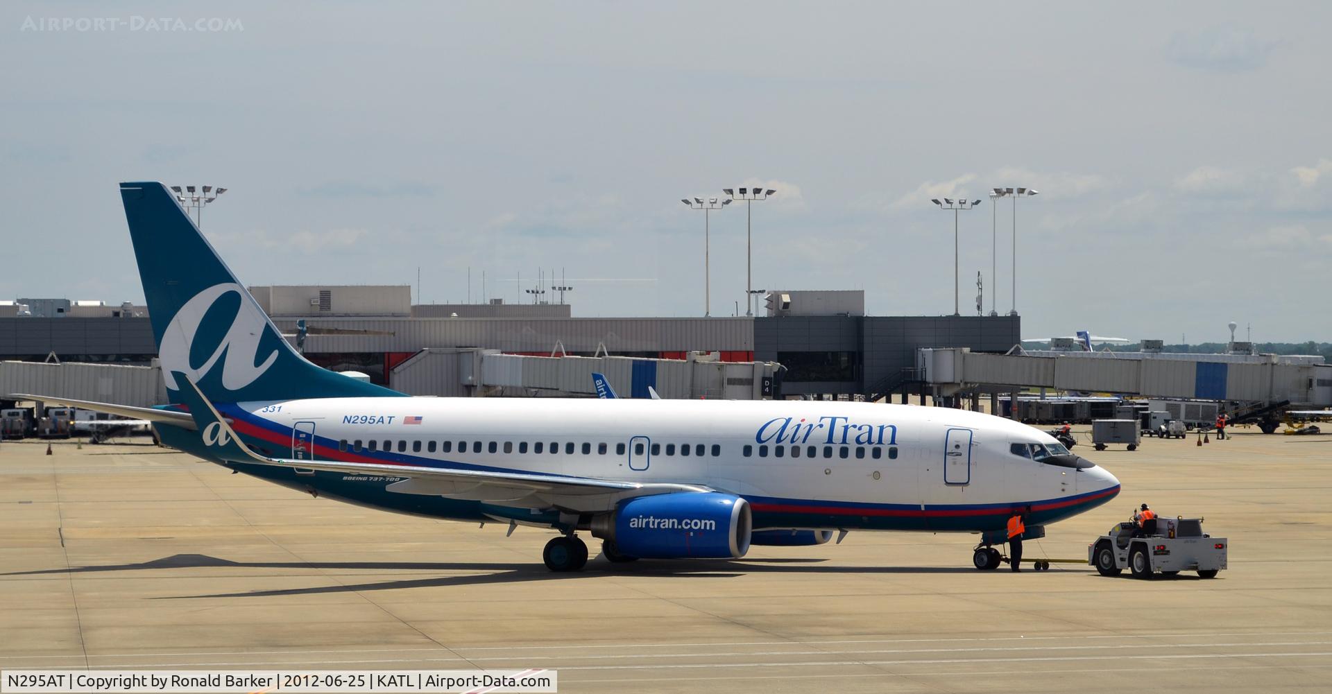 N295AT, 2006 Boeing 737-76N C/N 32677, Atlanta