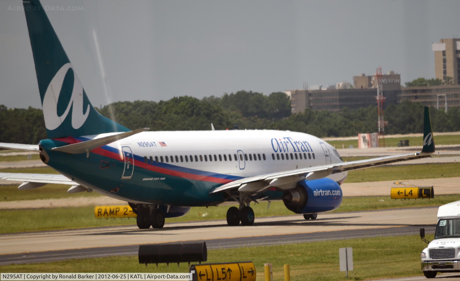 N295AT, 2006 Boeing 737-76N C/N 32677, Atlanta