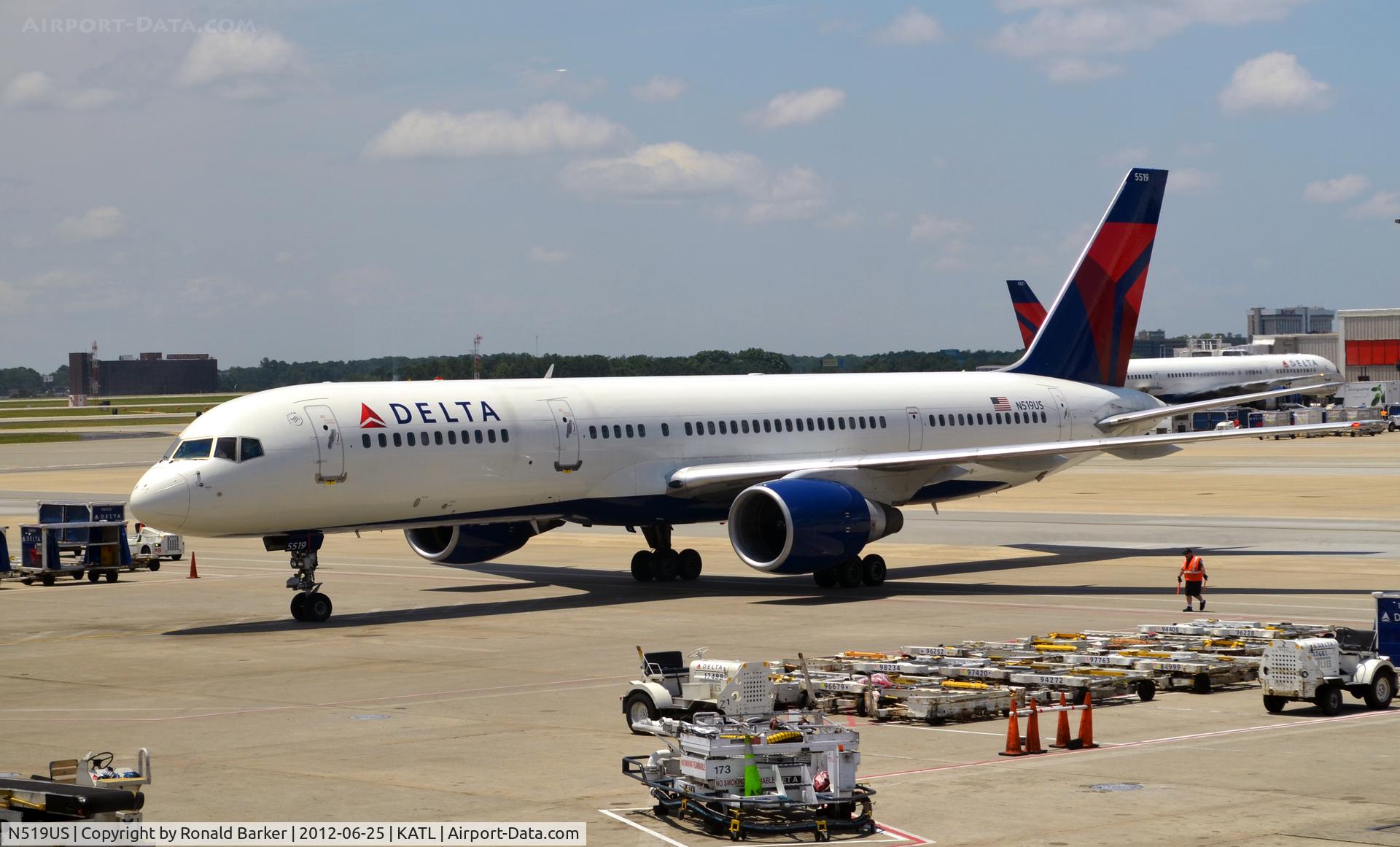 N519US, 1986 Boeing 757-251 C/N 23207, Taxi ATL
