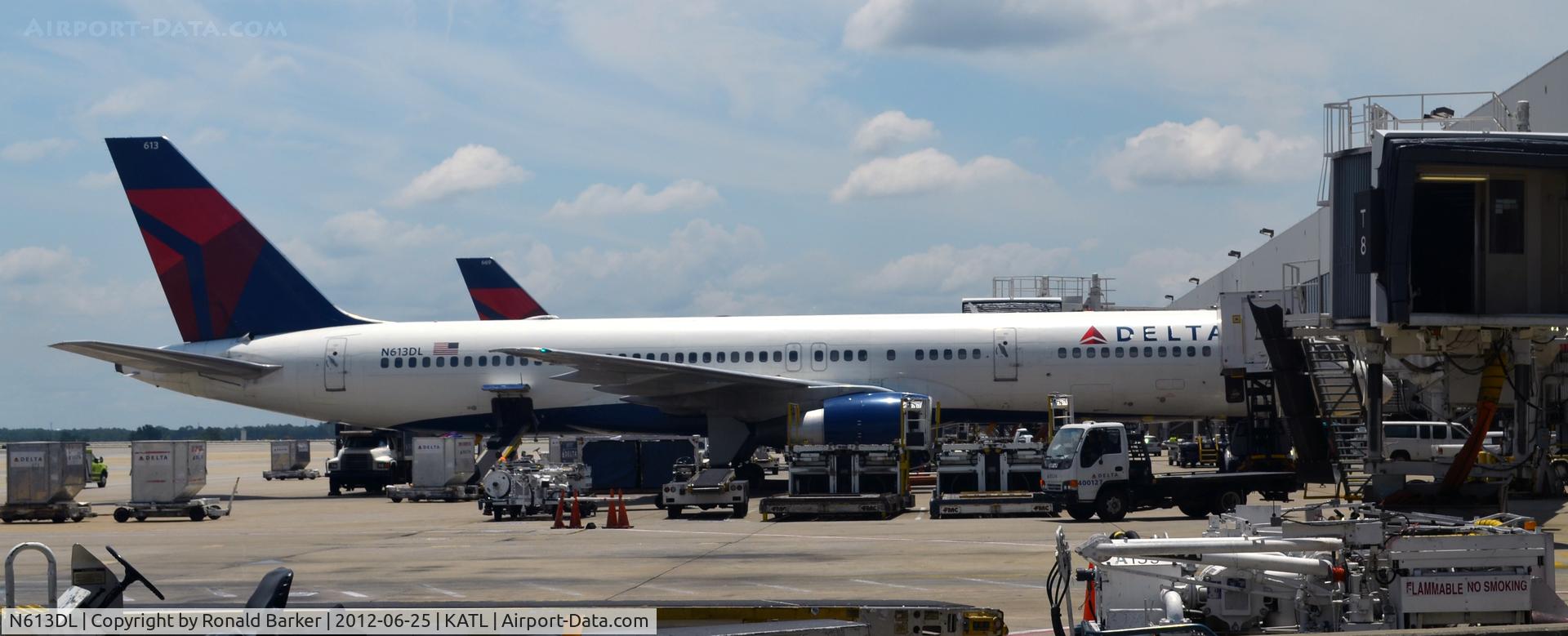 N613DL, 1985 Boeing 757-232 C/N 22820, Atlanta