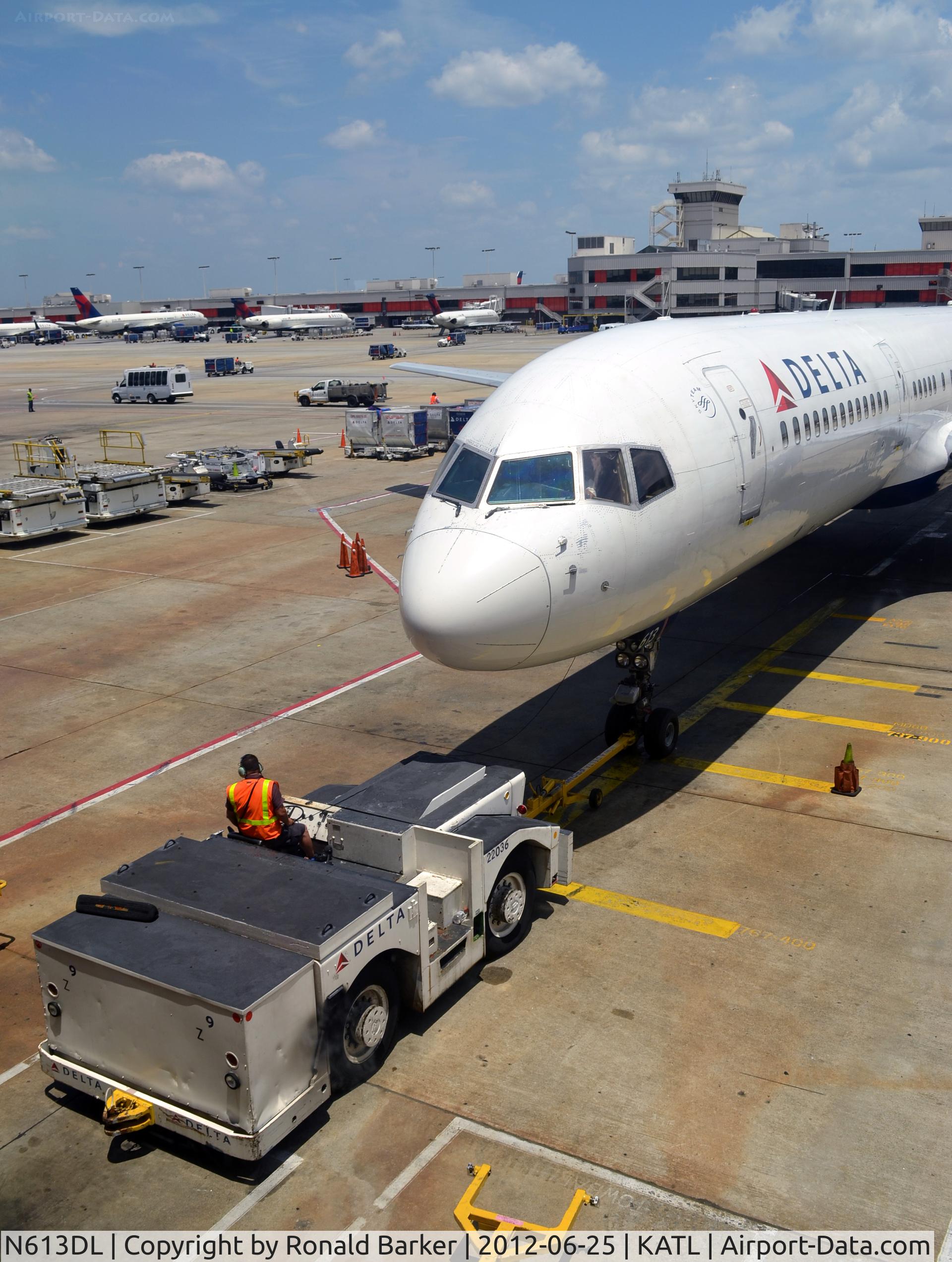 N613DL, 1985 Boeing 757-232 C/N 22820, Push back ATL