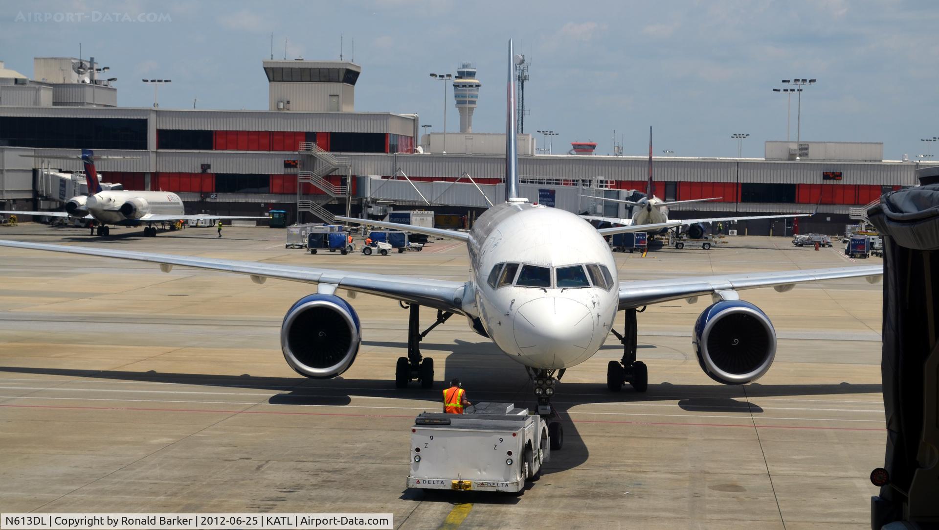 N613DL, 1985 Boeing 757-232 C/N 22820, Taxi ATL