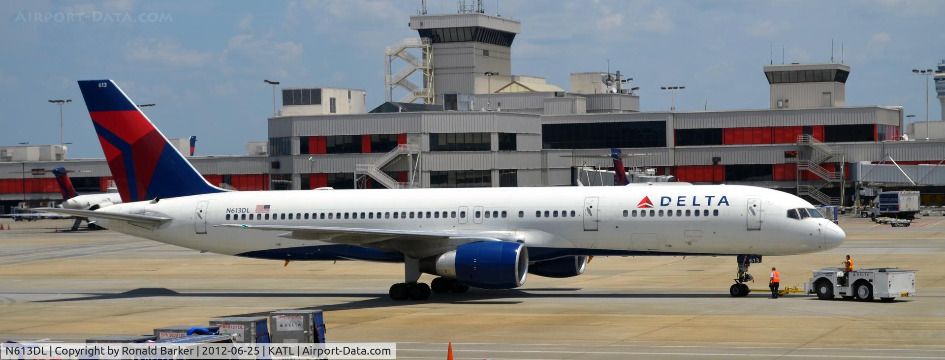 N613DL, 1985 Boeing 757-232 C/N 22820, Taxi ATL