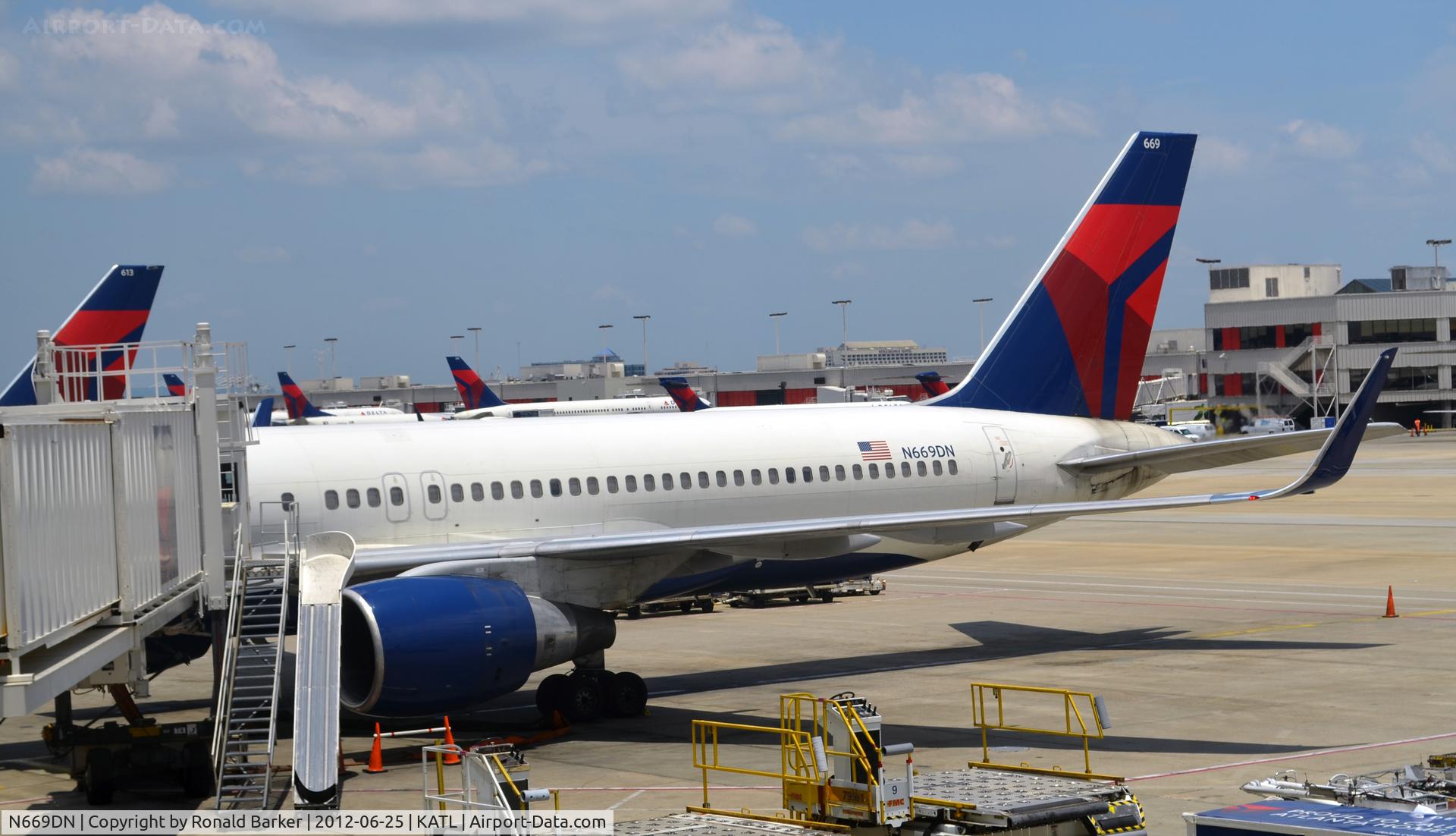 N669DN, 1991 Boeing 757-232 C/N 25142, Atlanta