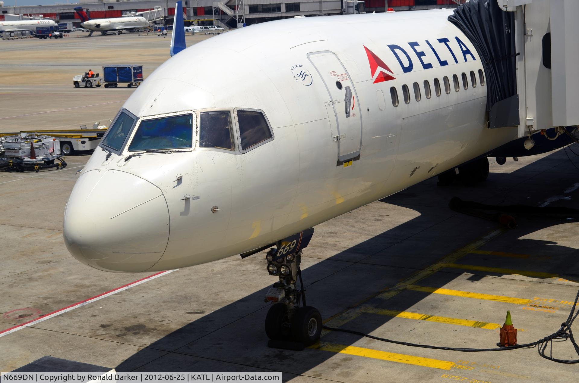 N669DN, 1991 Boeing 757-232 C/N 25142, Atlanta