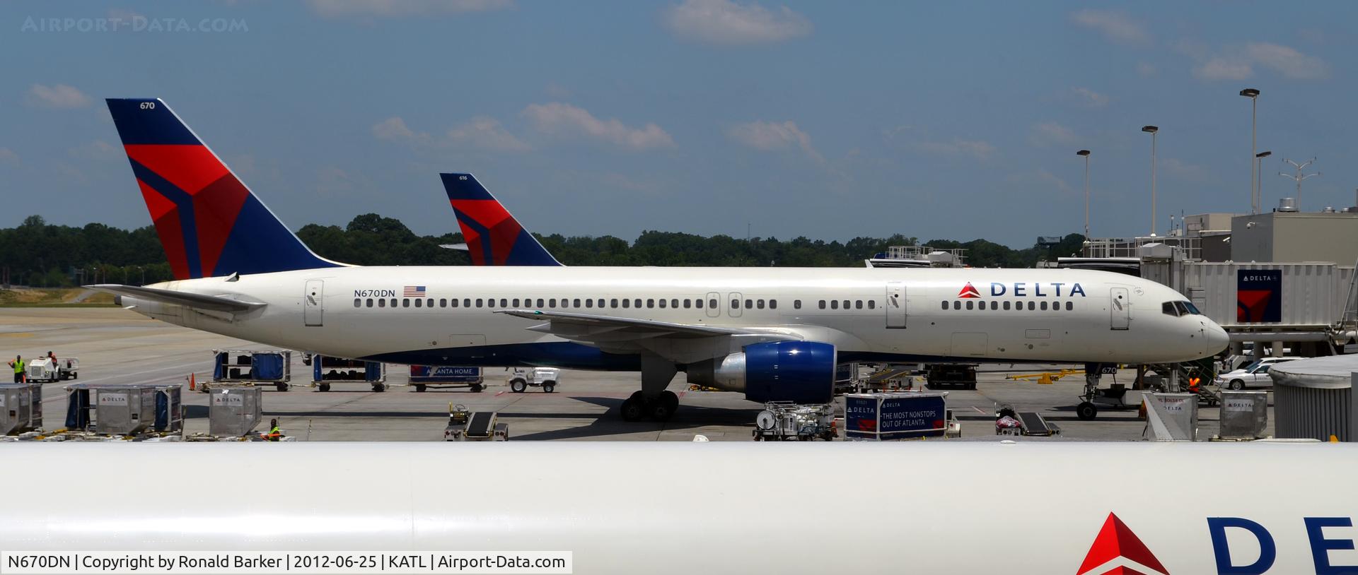 N670DN, 1992 Boeing 757-232 C/N 25331, Atlanta