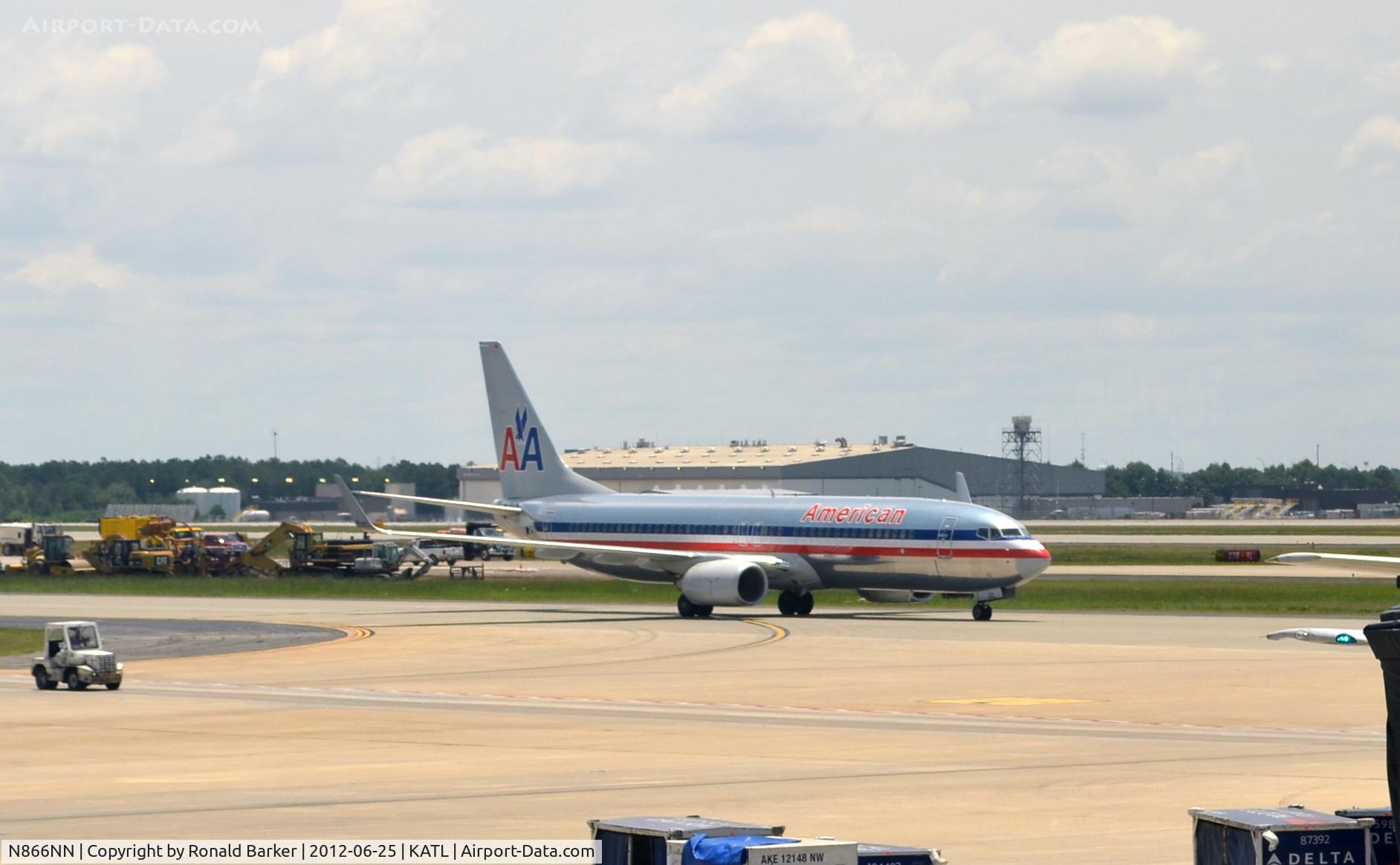 N866NN, 2010 Boeing 737-823 C/N 40584, Taxi ATL