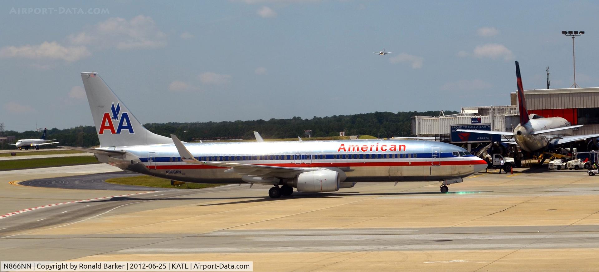 N866NN, 2010 Boeing 737-823 C/N 40584, Taxi ATL