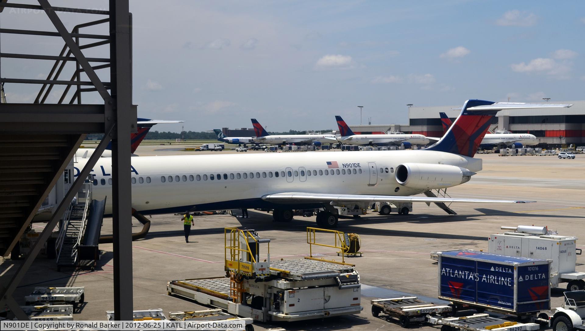 N901DE, 1992 McDonnell Douglas MD-88 C/N 53378, Atlanta