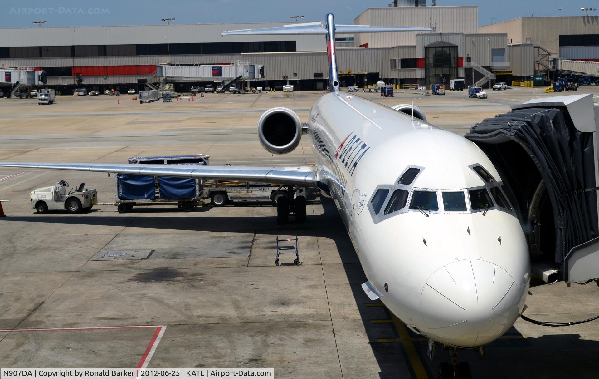 N907DA, 1995 McDonnell Douglas MD-90-30 C/N 53387, Atlanta