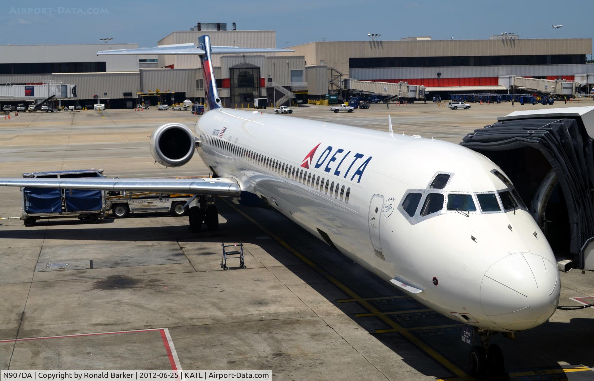 N907DA, 1995 McDonnell Douglas MD-90-30 C/N 53387, Atlanta