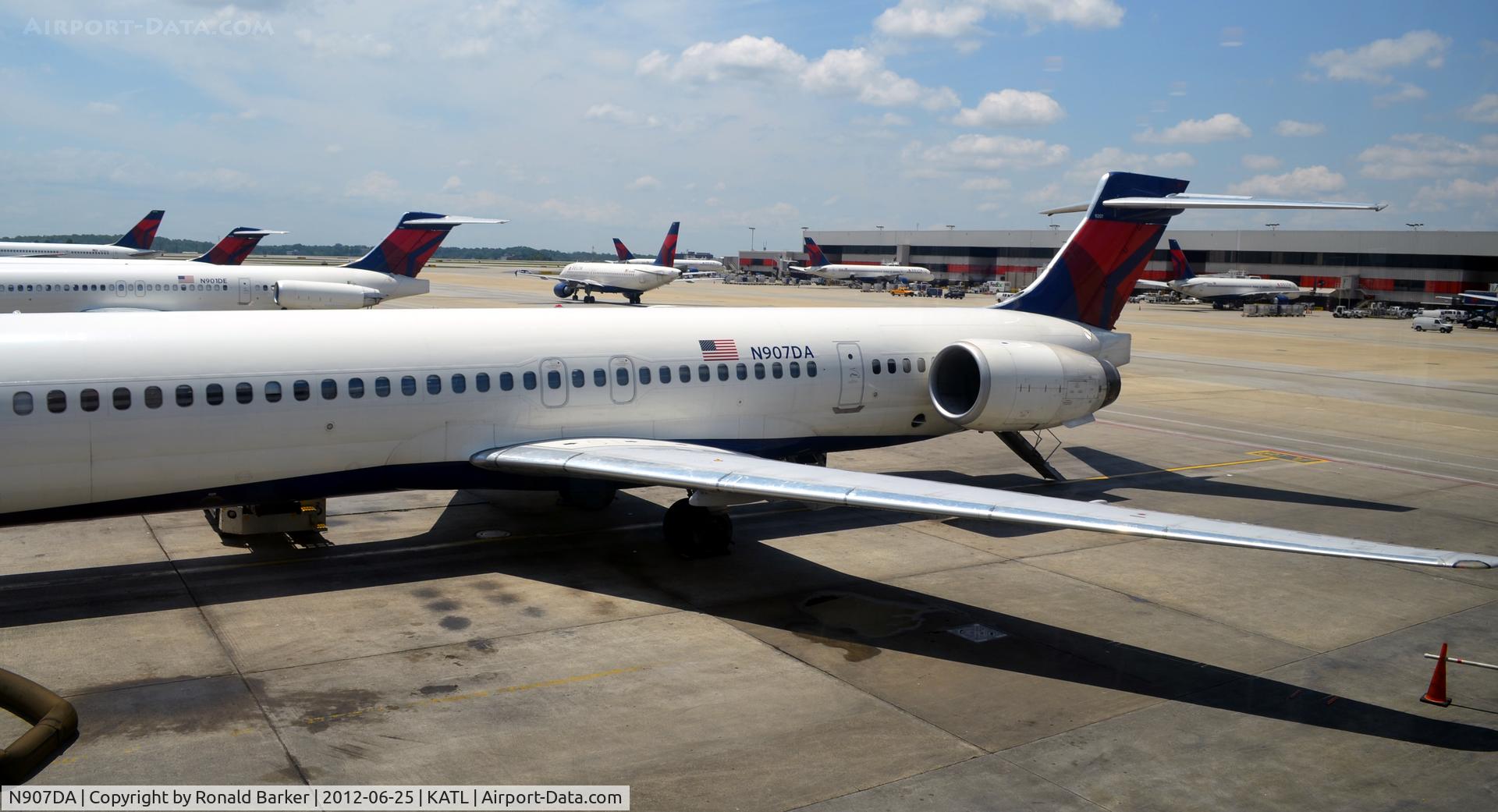 N907DA, 1995 McDonnell Douglas MD-90-30 C/N 53387, Atlanta