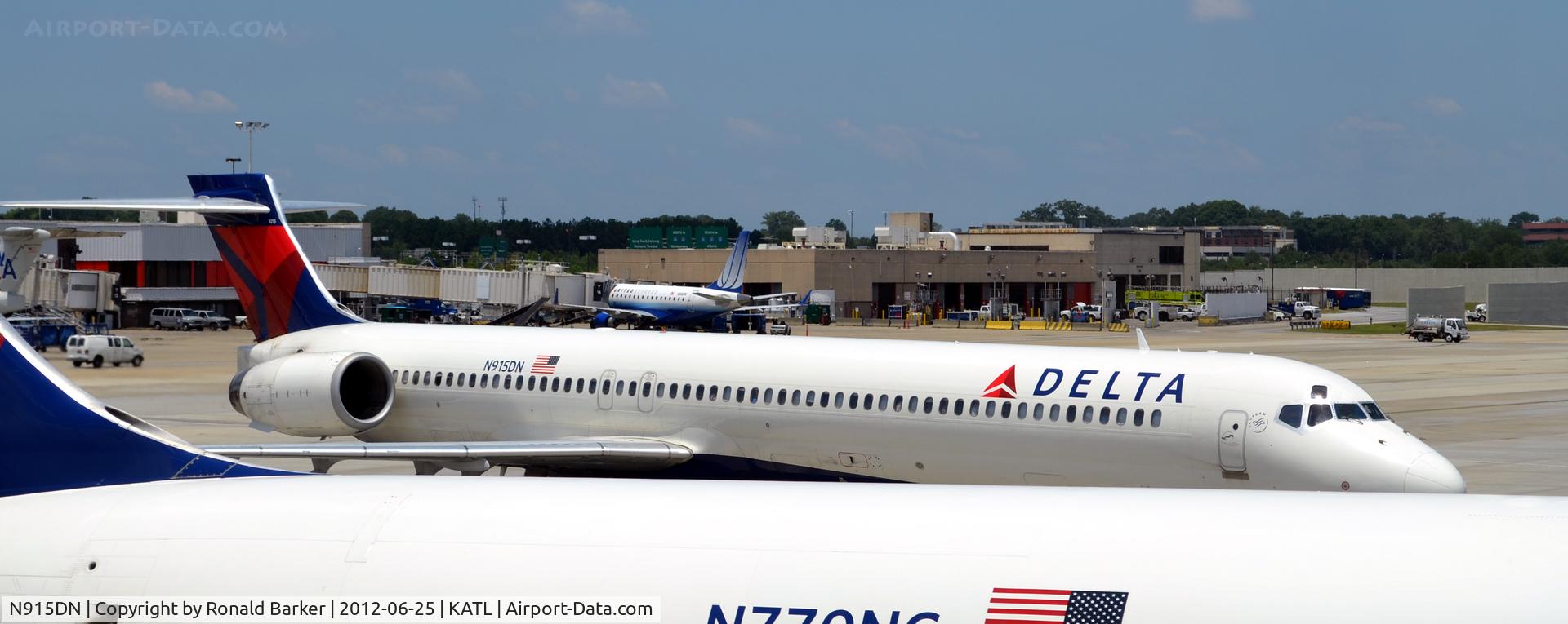 N915DN, 1996 McDonnell Douglas MD-90-30 C/N 53395, Taxi ATL