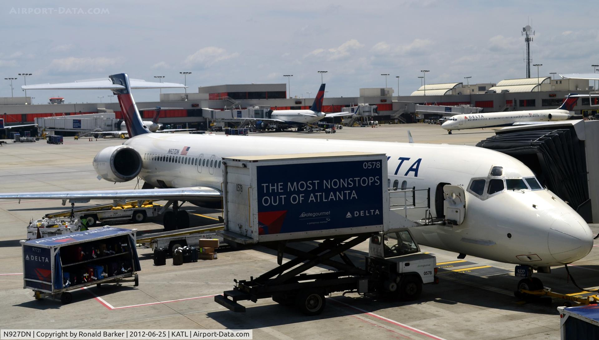 N927DN, 1999 McDonnell Douglas MD-90-30 C/N 53589, Atlanta
