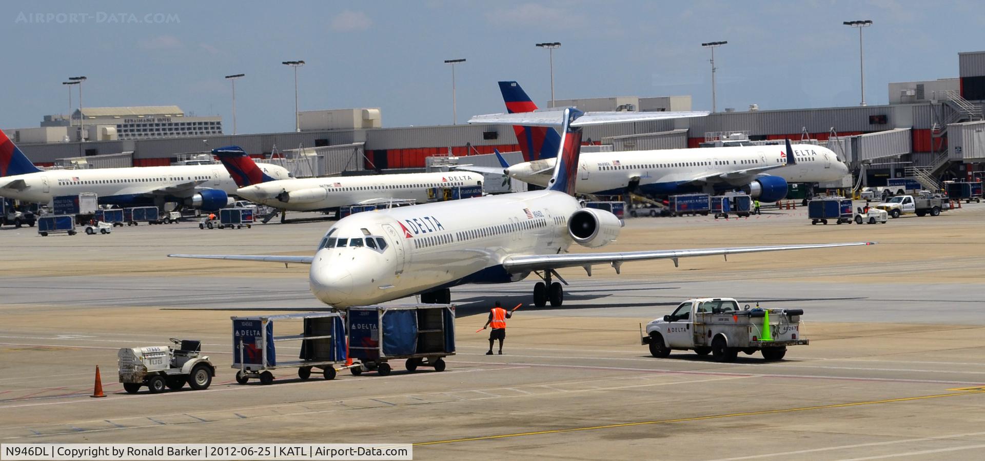 N946DL, 1989 McDonnell Douglas MD-88 C/N 49819, Taxi ATL