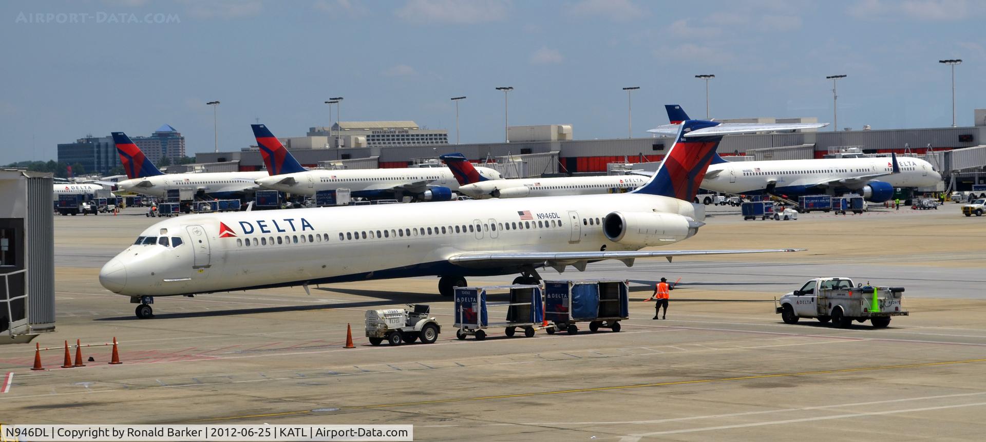 N946DL, 1989 McDonnell Douglas MD-88 C/N 49819, Taxi ATL