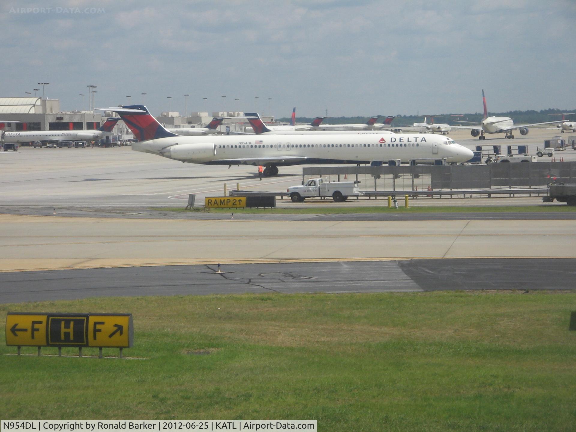 N954DL, 1990 McDonnell Douglas MD-88 C/N 49885, Atlanta