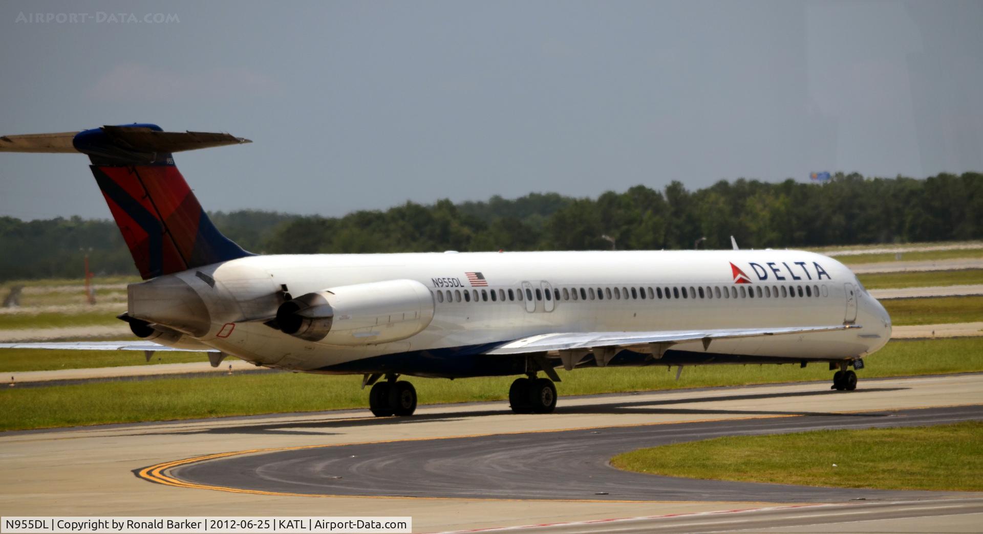 N955DL, 1990 McDonnell Douglas MD-88 C/N 49886, Taxi ATL