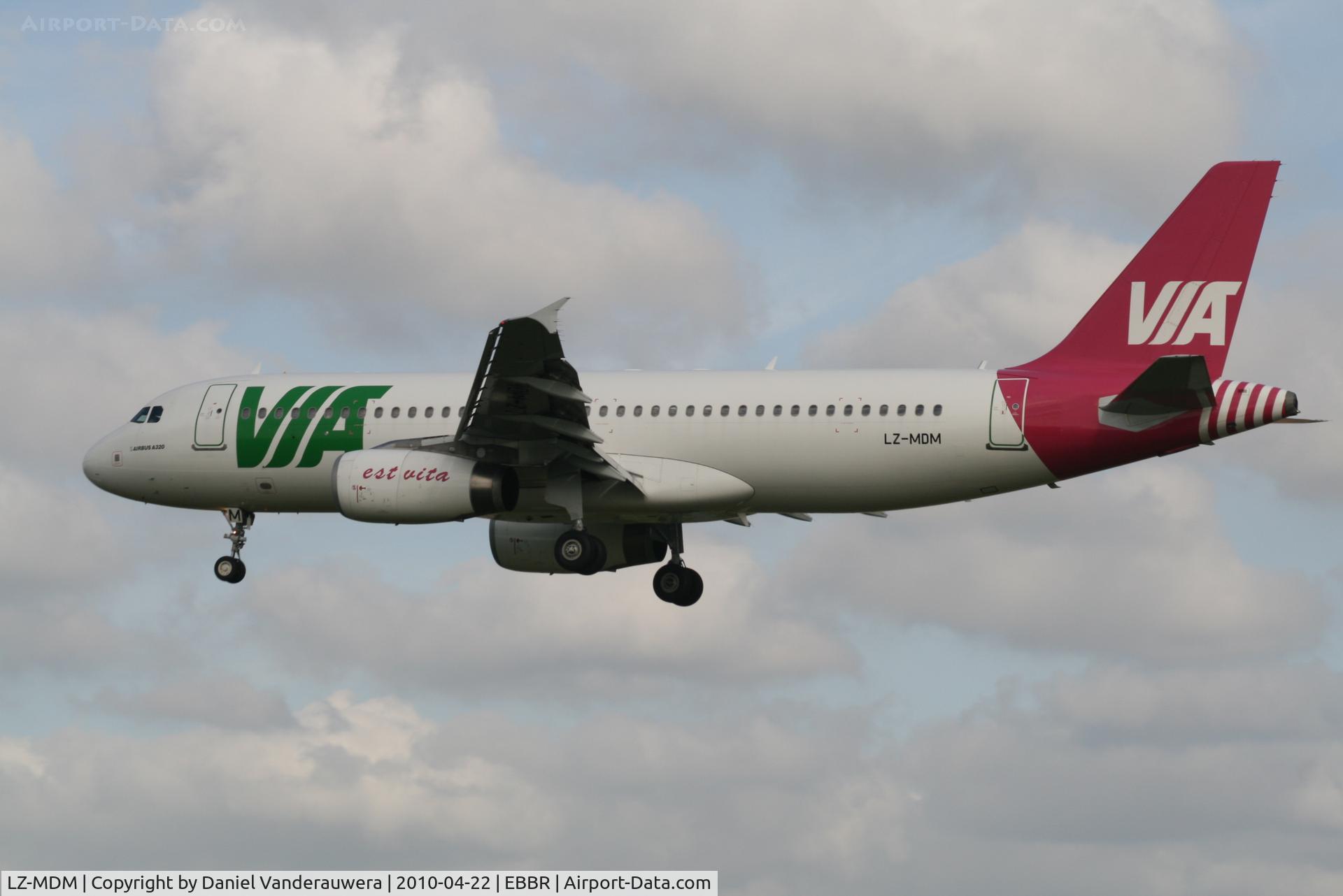LZ-MDM, 2006 Airbus A320-214 C/N 2804, Descending to RWY 25L