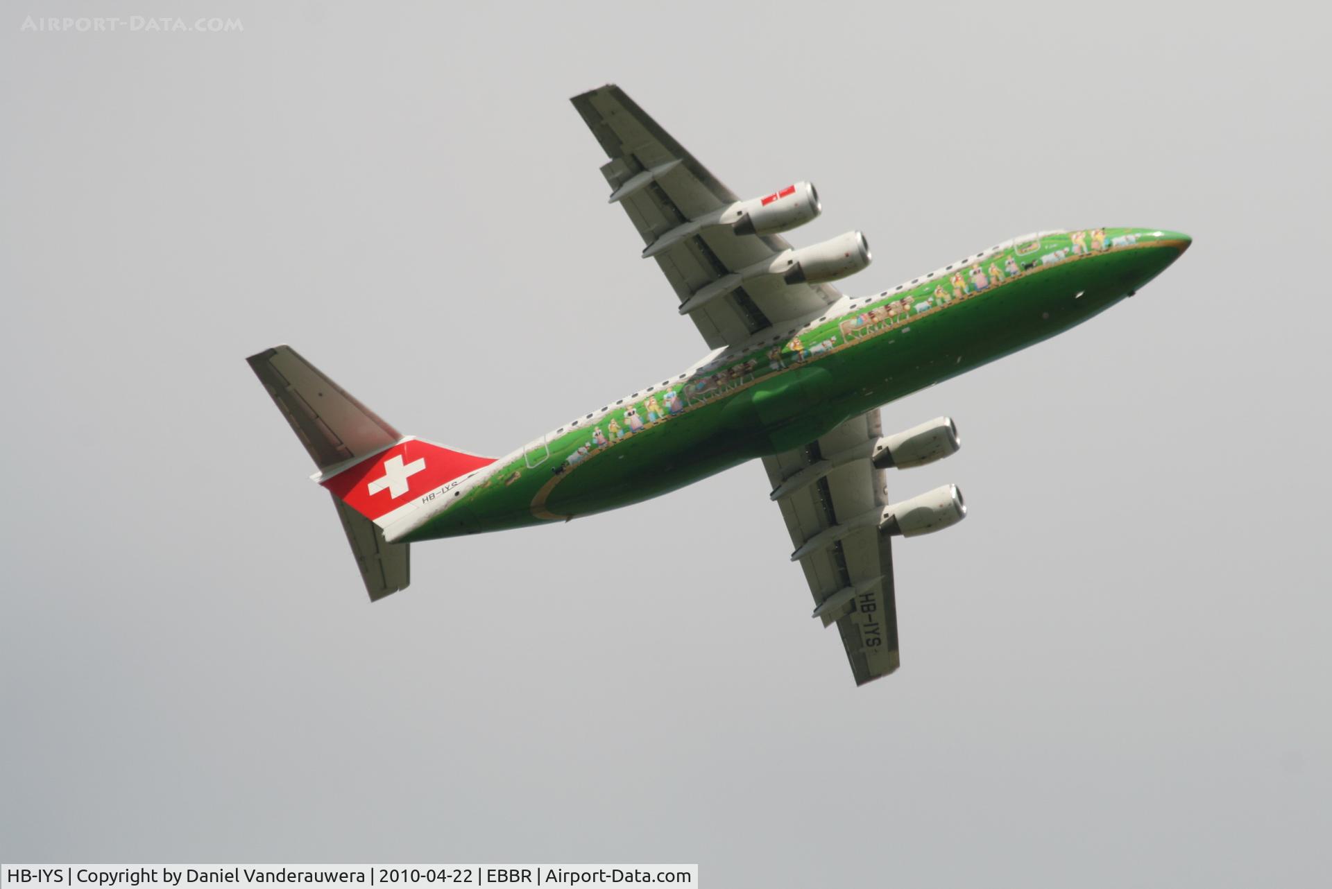 HB-IYS, 2001 British Aerospace Avro 146-RJ100 C/N E3381, Flight LX779 is climbing from RWY 07R