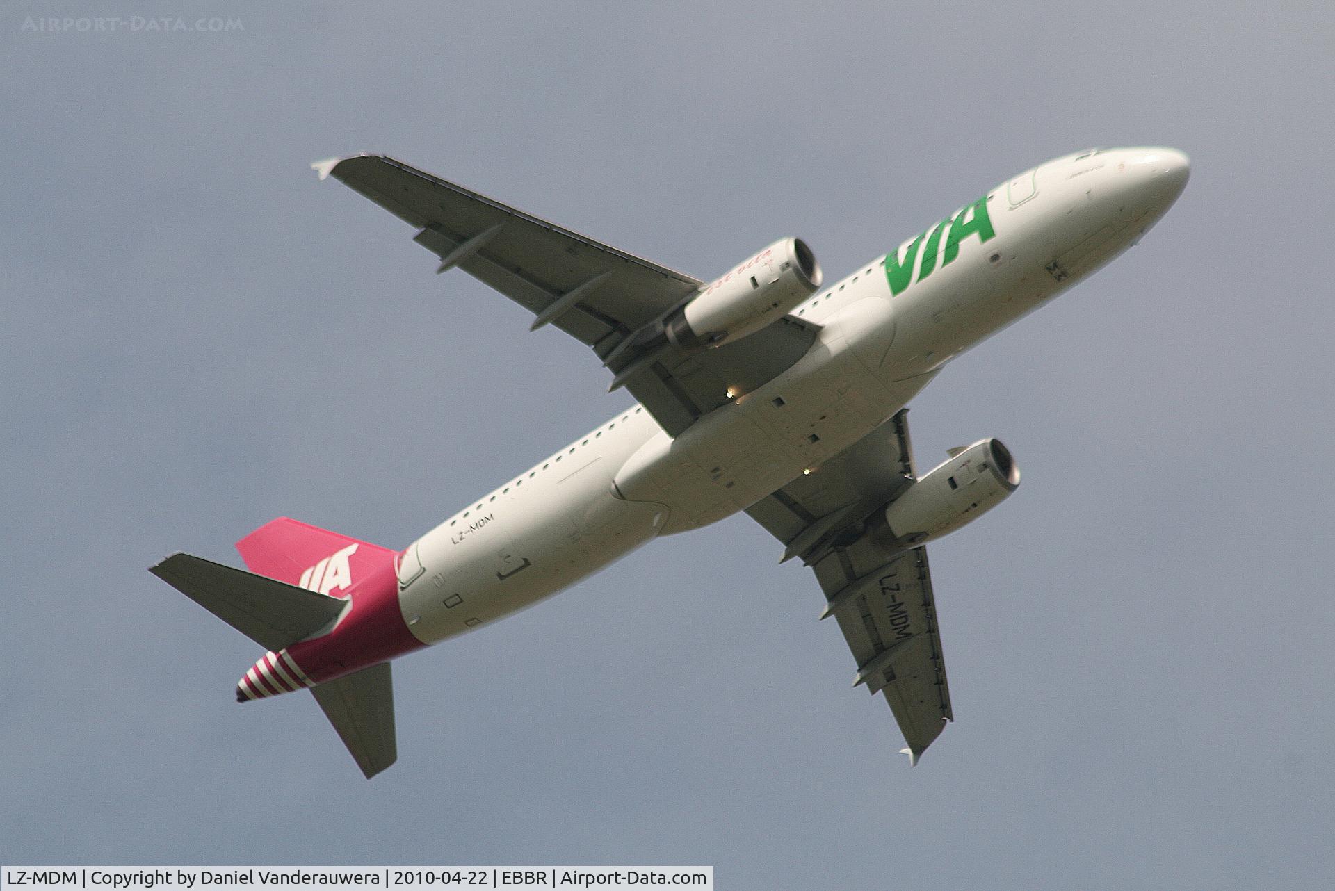 LZ-MDM, 2006 Airbus A320-214 C/N 2804, Climbing from RWY 07R