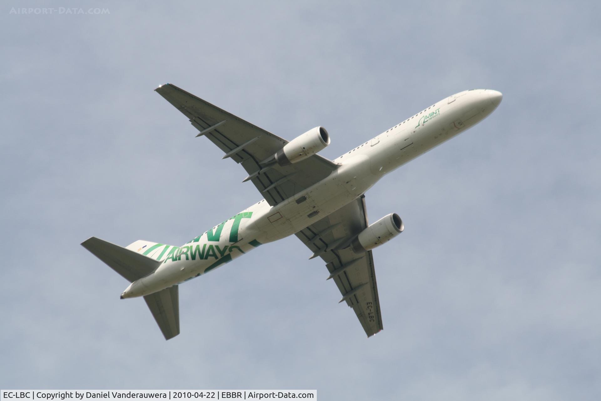 EC-LBC, 1996 Boeing 757-28A C/N 26276, Climbing from RWY 07R
