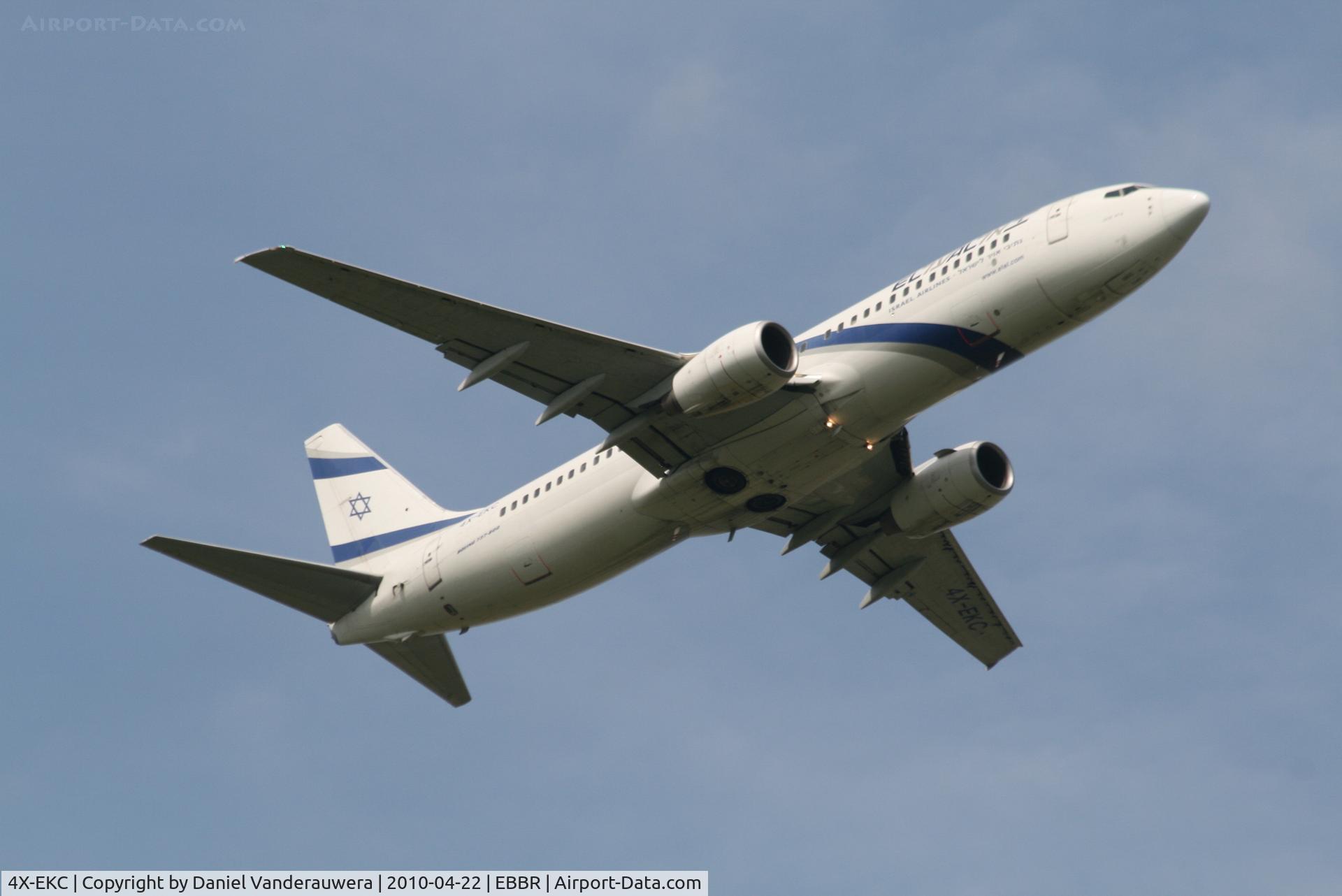 4X-EKC, 1999 Boeing 737-858 C/N 29959, Flight LY334 is climbing from RWY 07R