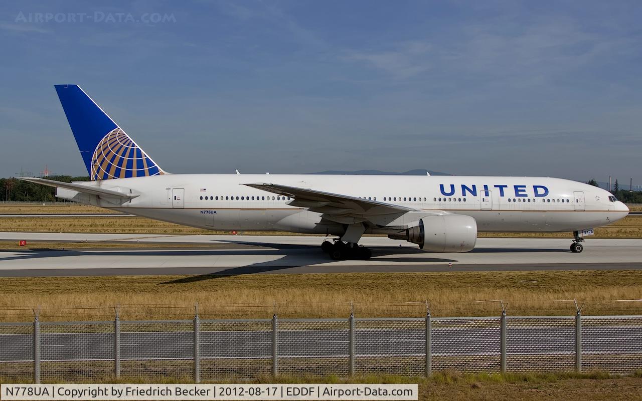 N778UA, 1996 Boeing 777-222 C/N 26940, taxying to the gate