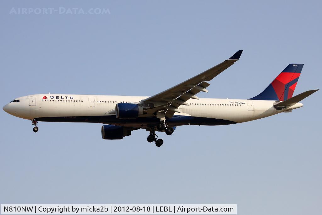N810NW, 2005 Airbus A330-323 C/N 0674, Landing