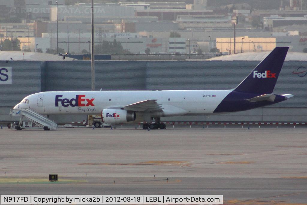 N917FD, 1989 Boeing 757-23A C/N 24291, Parked