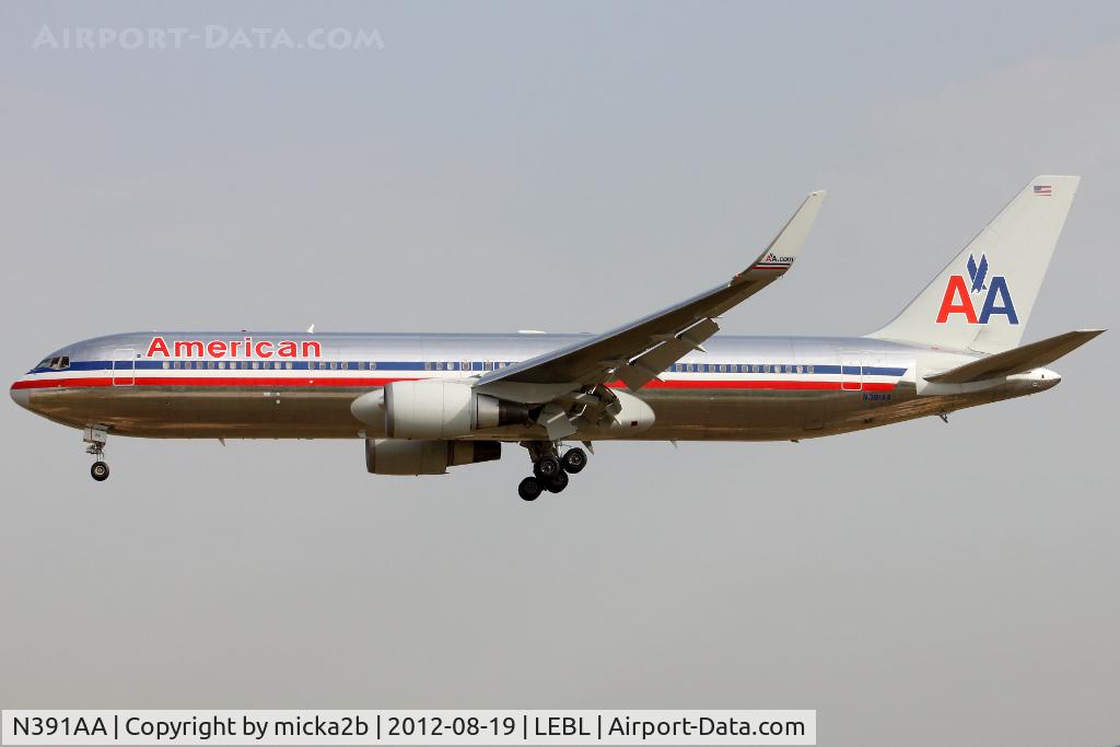 N391AA, 1995 Boeing 767-323 C/N 27451, Landing
