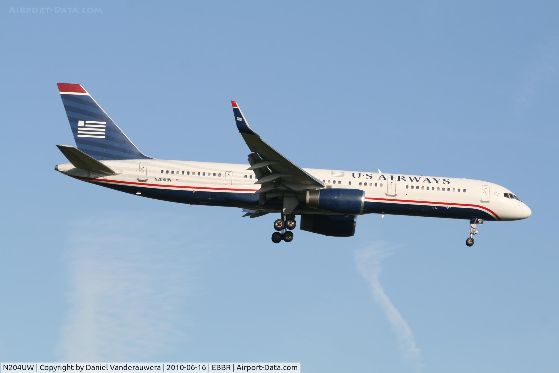 N204UW, 2000 Boeing 757-23N C/N 30886, Flight US750 is descending to RWY 02